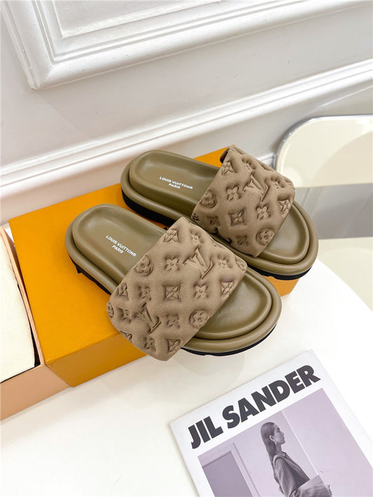 LV SLIDES BEIGE